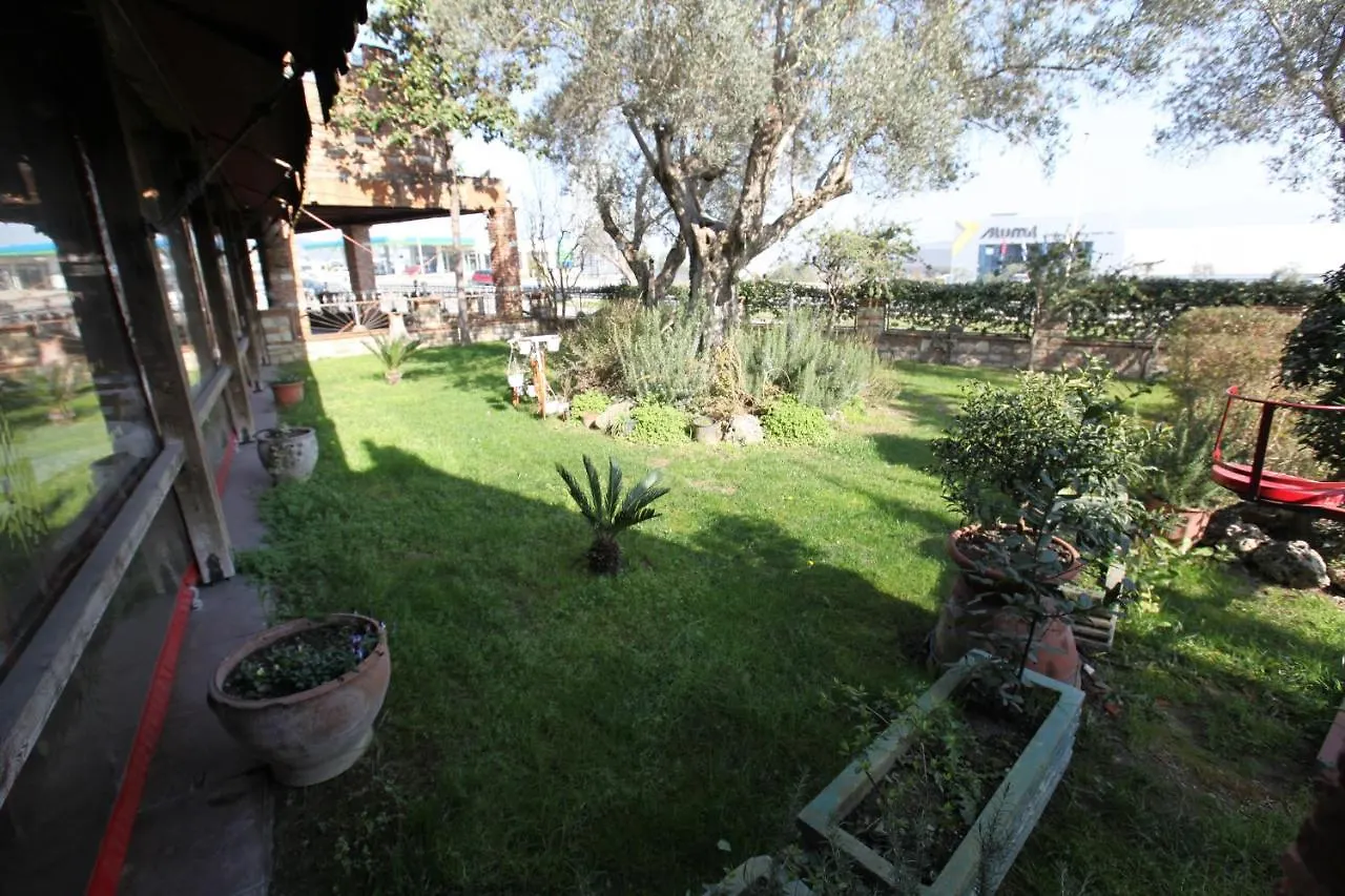 Hotel Iliada Tirana 4*,